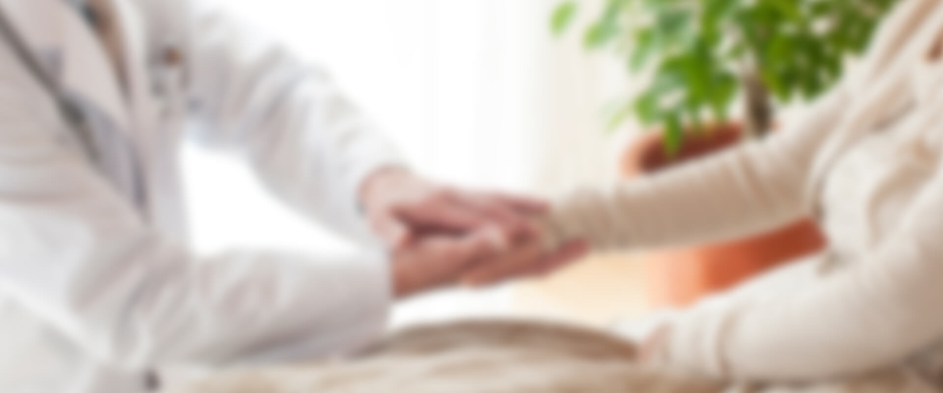 家の模型と聴診器のイメージ